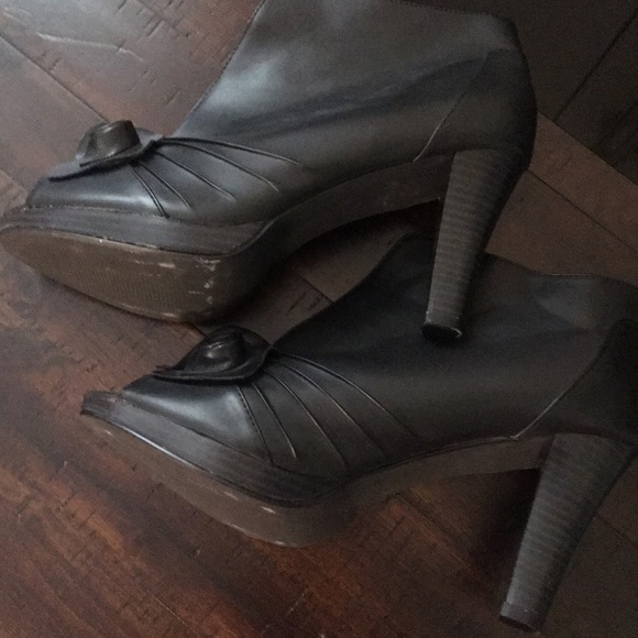 Black peep toe open heel/bootie - Picture 4 of 4